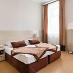 Двухместный, Гостиница Атом