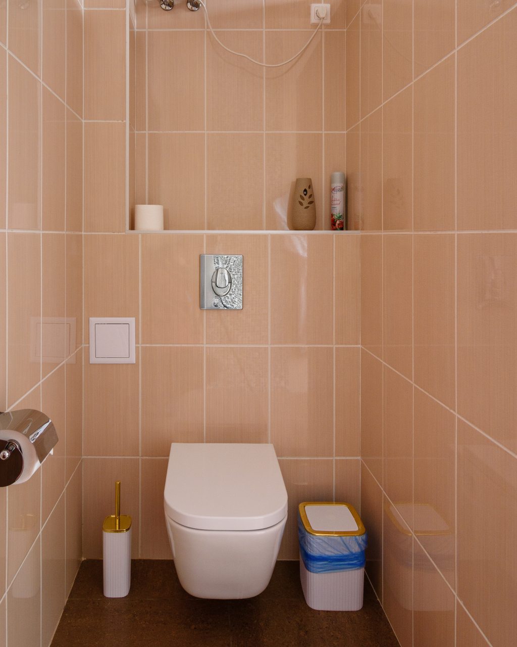 Люкс, Гостиница Атом