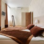 Люкс, Гостиница Атом