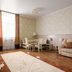 Люкс, Гостиница Атом