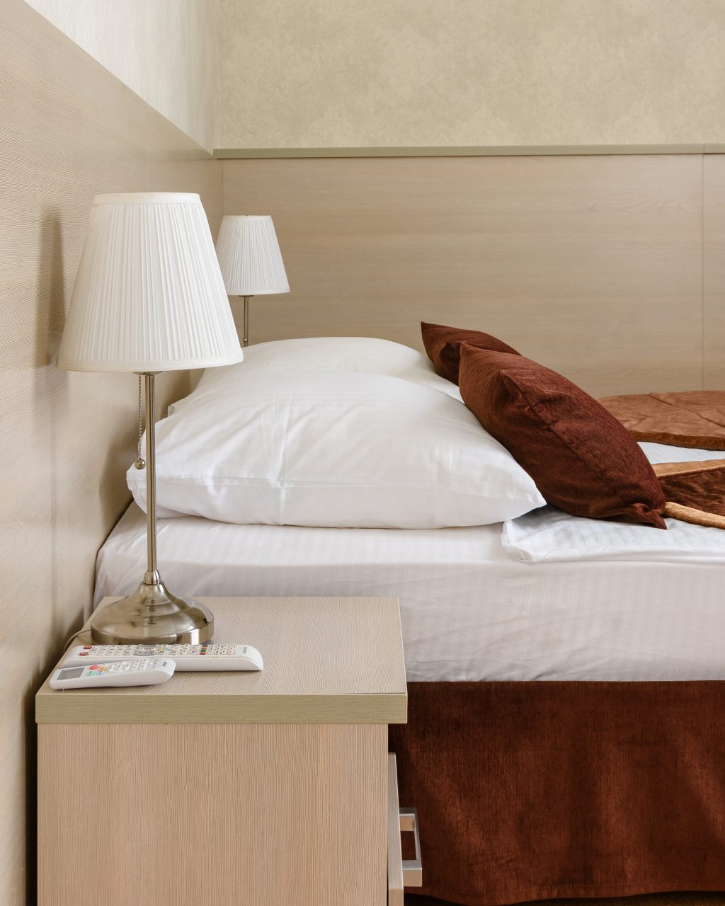 Люкс, Гостиница Атом