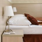 Люкс, Гостиница Атом