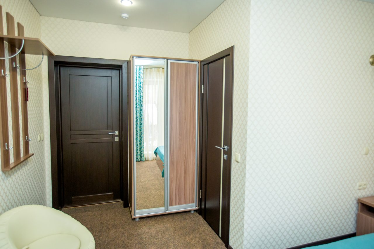 Люкс (Люкс 2-х местный  DBL ( 1 двуспальная кровать ,3 этаж)) гостиницы Элион, Балаково