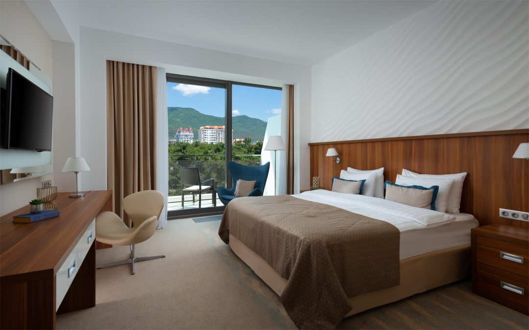 De Luxe (Делюкс 5* с видом на горы) отеля Приморье Grand Resort Hotel, Геленджик