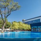 Открытый бассейн в отеле Приморье Grand Resort Hotel, Геленджик
