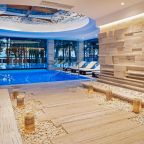 Закрытый бассейн в отеле Приморье Grand Resort Hotel, Геленджик
