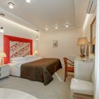 De Luxe (De Luxe), Гостиничный комплекс Яр