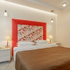 De Luxe (De Luxe), Гостиничный комплекс Яр