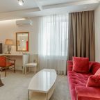 De Luxe (De Luxe), Гостиничный комплекс Яр
