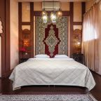 De Luxe (De Luxe), Гостиничный комплекс Яр