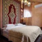 De Luxe (De Luxe), Гостиничный комплекс Яр