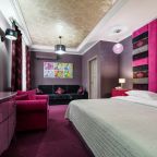 De Luxe (De Luxe), Гостиничный комплекс Яр
