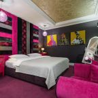 De Luxe (De Luxe), Гостиничный комплекс Яр