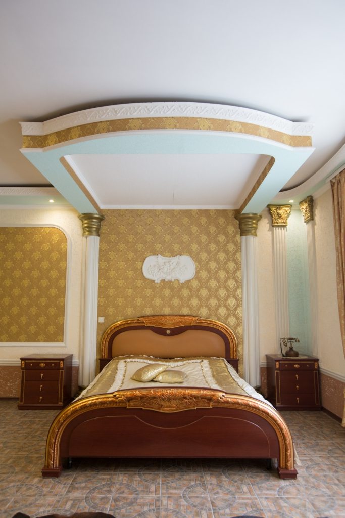 Номер с двуспальной кроватью в гостиничном комплексе Золотой лев, Новосибирск. Гостиничный комплекс Золотой лев