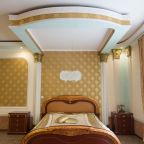 Номер с двуспальной кроватью в гостиничном комплексе Золотой лев, Новосибирск