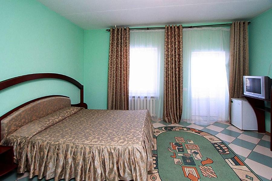 Двухместный (Большой двухместный номер с 1 кроватью) отеля Эдельвейс, Энгельс