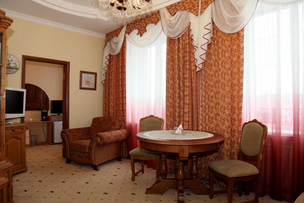 Сьюит (Улучшенный люкс) отеля Бережки-Холл, Егорьевск