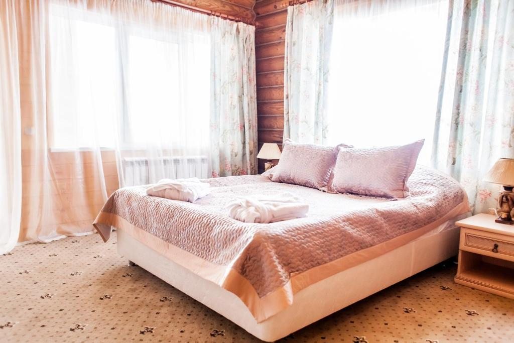 Сьюит (Улучшенный люкс с кроватью размера «king-size» - Деревянный коттедж) отеля Бережки-Холл, Егорьевск