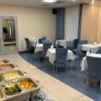 Континентальный завтрак, Гостиница Парус