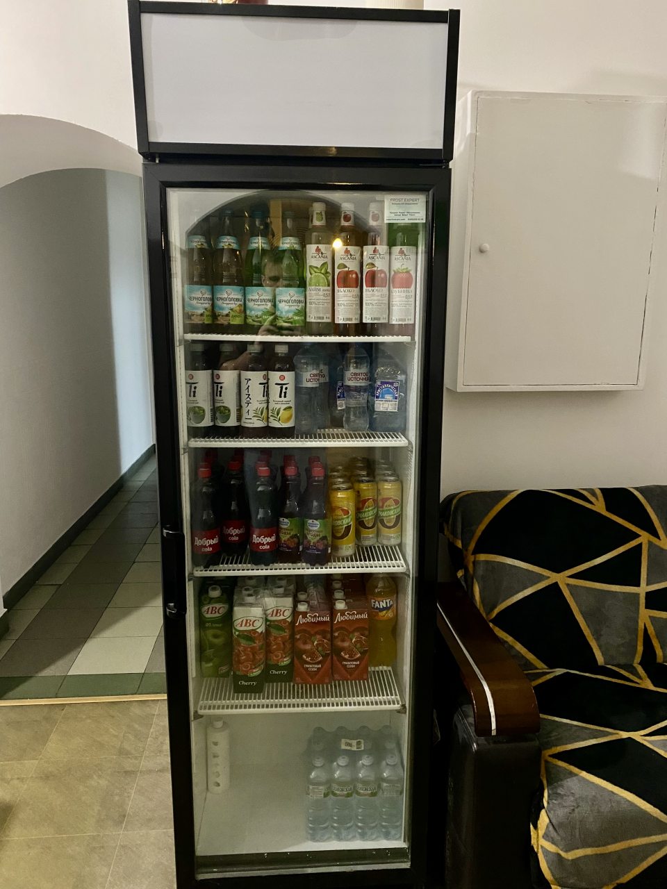 Напитки газированные и без газа.