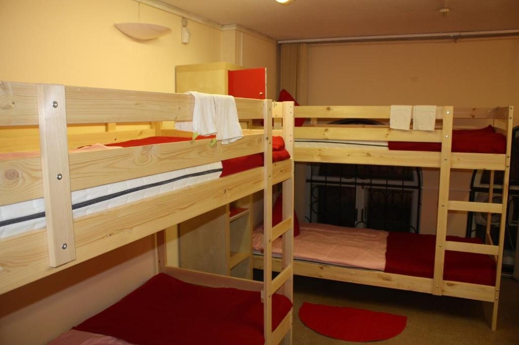 Десятиместный Мужской (Кровать в общем 10-местном номере для мужчин) хостела Лен Инн, Москва