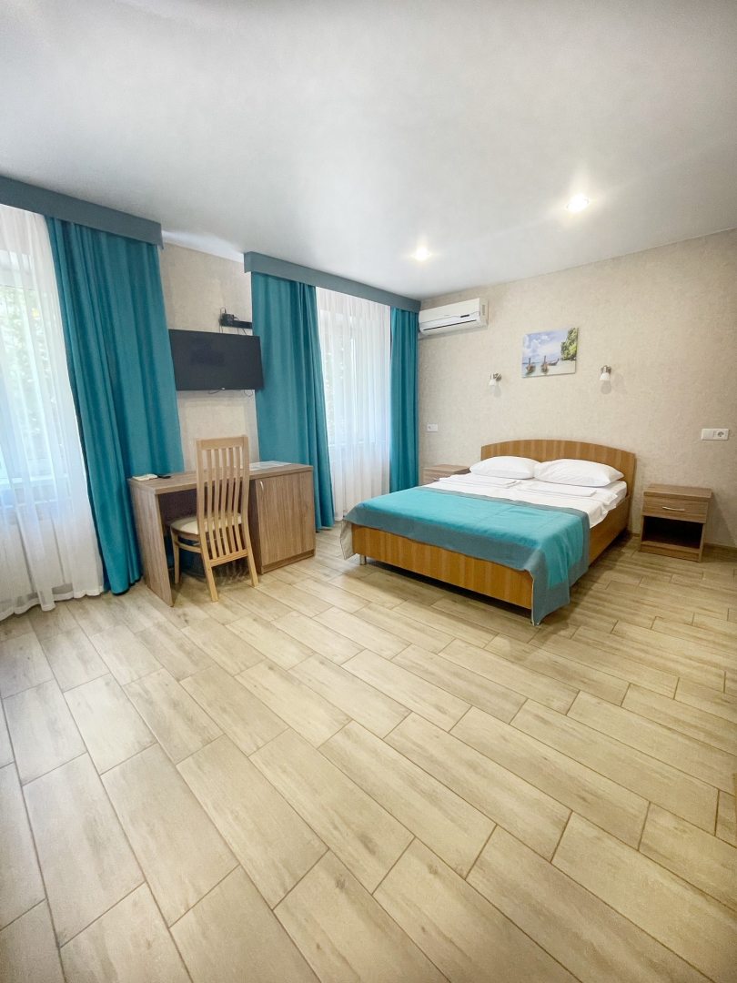 Семейный (Стандарт с двуспальной кроватью) гостиницы Аэропорт, Краснодар