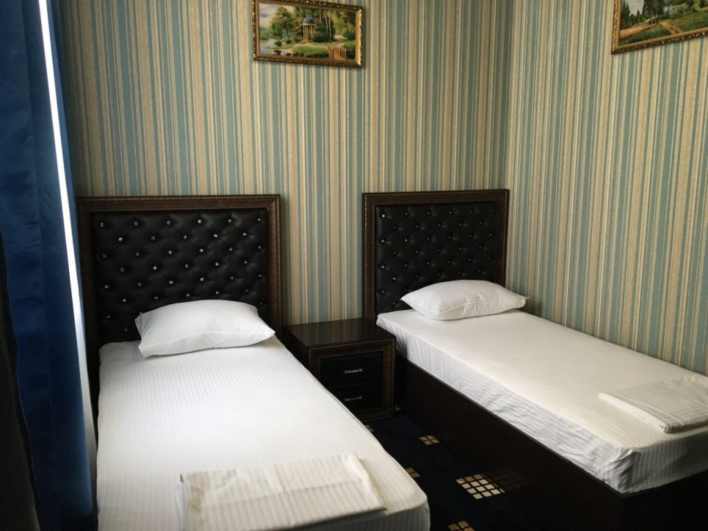 Двухместный (С 2 отдельными кроватями и ванной комнатой) гостиницы Гранд Отель, Буденновск