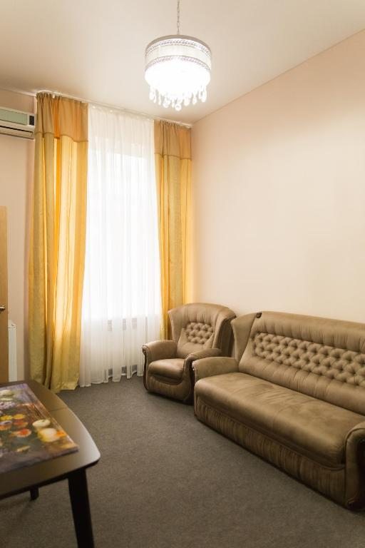 Семейный (Семейный номер Делюкс) гостиницы Уют, Буденновск