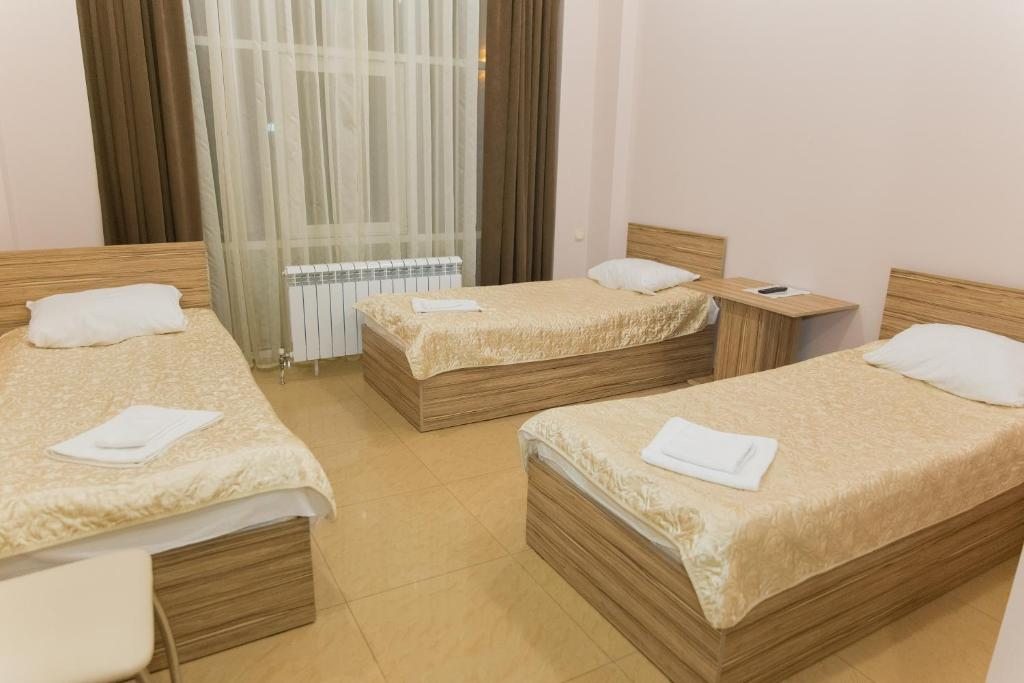 Трехместный (Трехместный номер с душем) гостиницы Уют, Буденновск