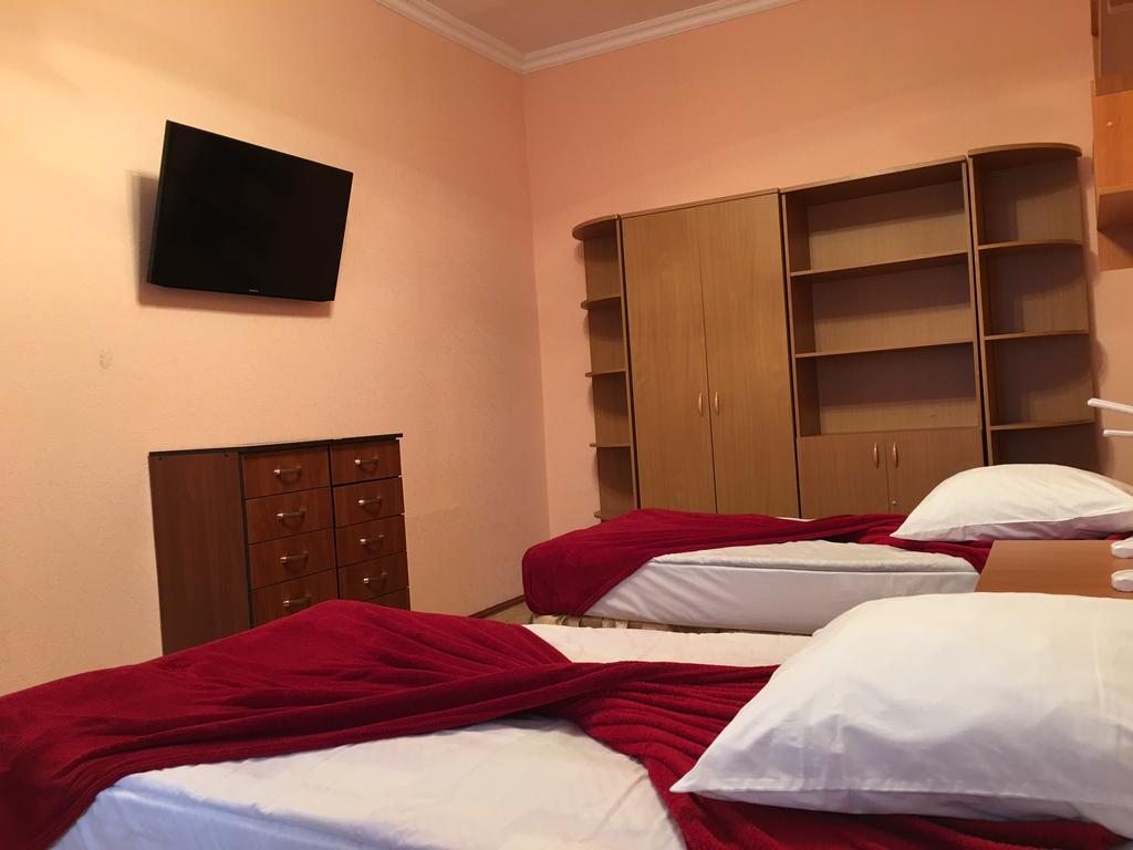 Апартаменты (Стандартные апартаменты с 2 спальнями) гостиницы Радуга, Нягань