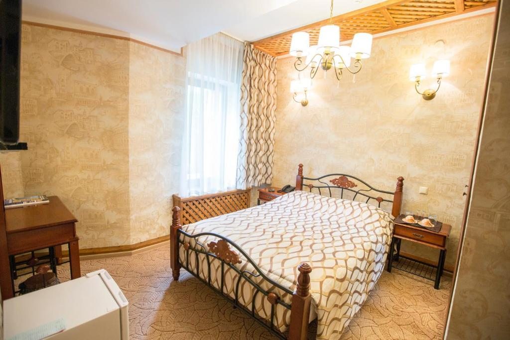 Двухместный (Двухместный номер с 1 кроватью и собственной ванной комнатой) отеля Рыцарский Двор, Патроны