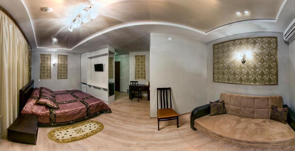 Двухместный (Улучшенный номер с кроватью размера «king-size») отеля Южная, Сарапул