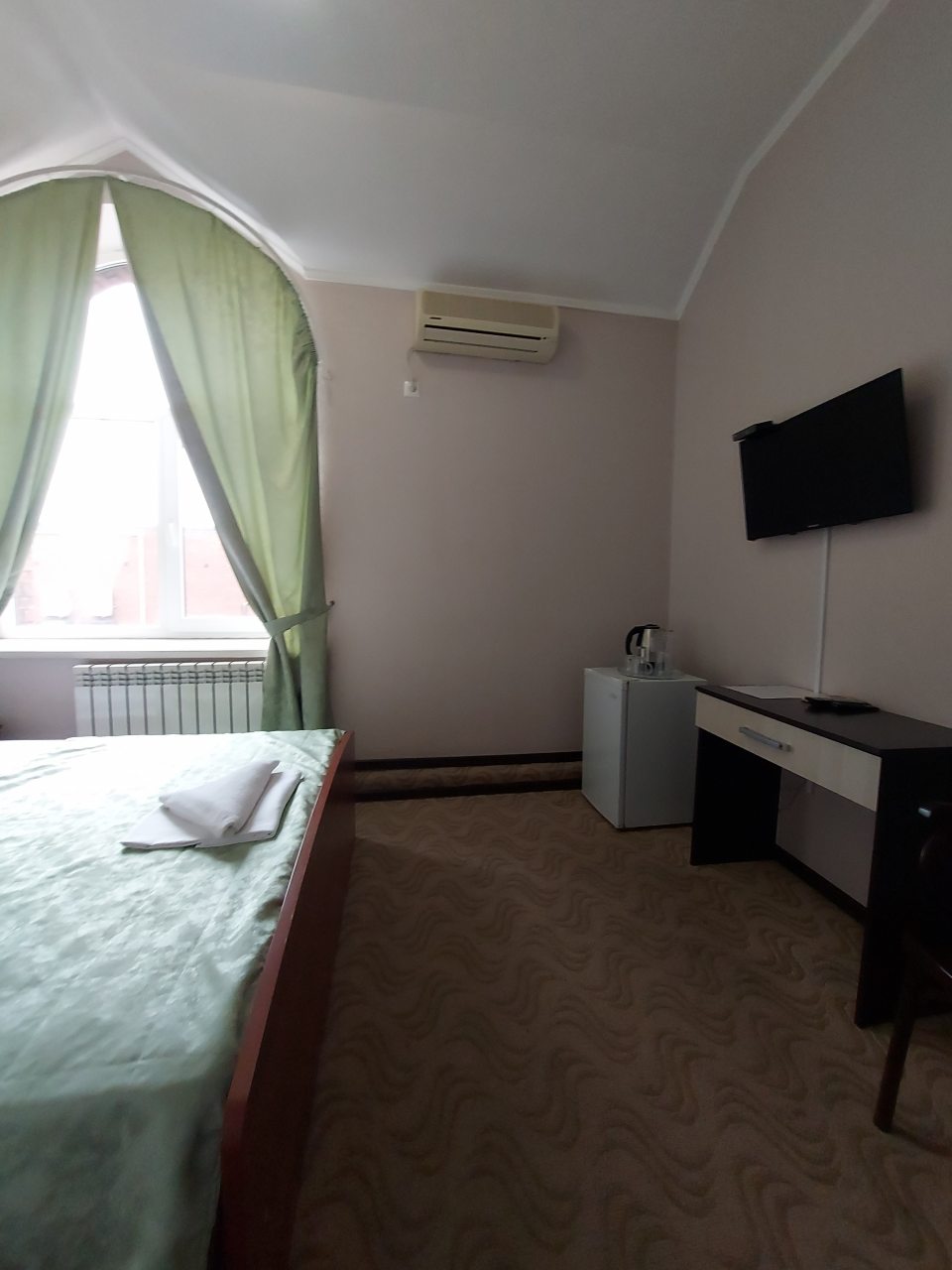 Двухместный (Стандарт c одной двуспальной кроватью), Гостиница Континенталь