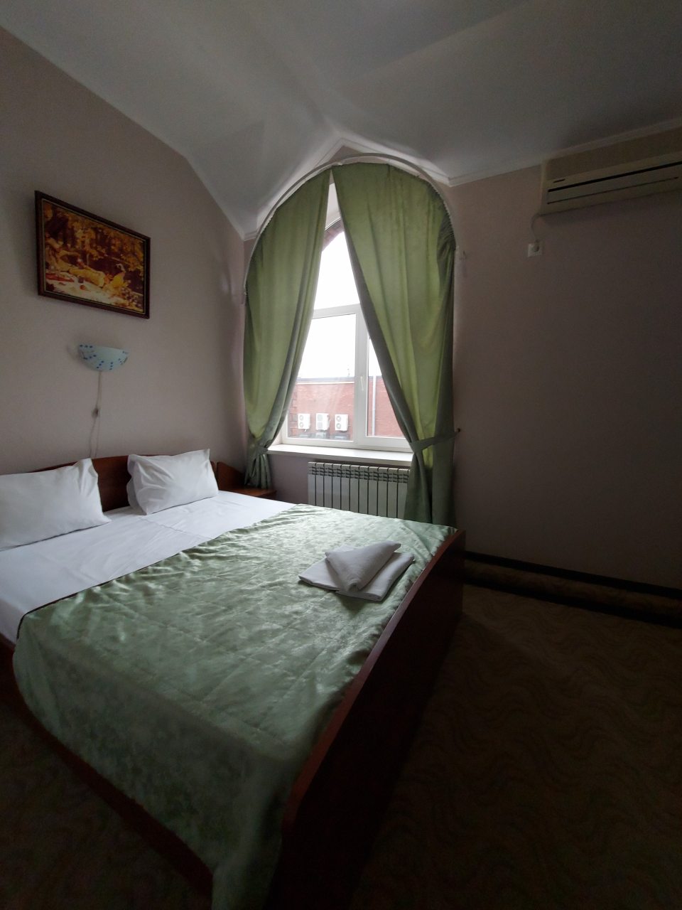 Двухместный (Стандарт c одной двуспальной кроватью), Гостиница Континенталь