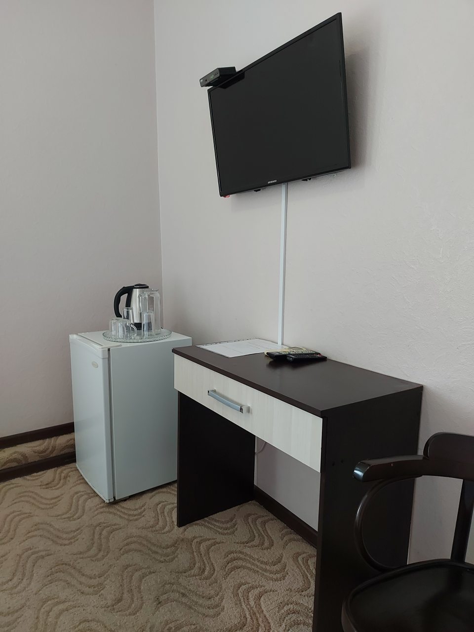 Двухместный (Стандарт c одной двуспальной кроватью), Гостиница Континенталь