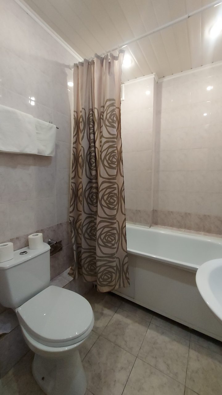 Полулюкс, Гостиница Континенталь