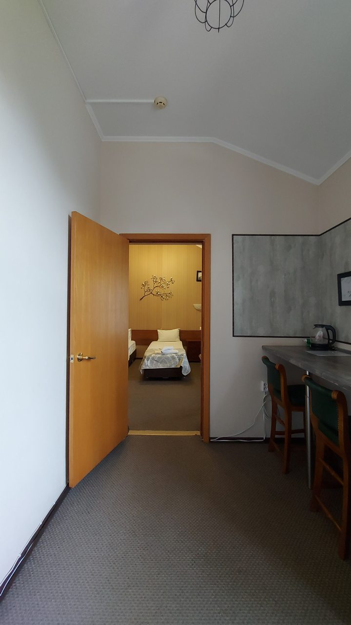 Полулюкс, Гостиница Континенталь