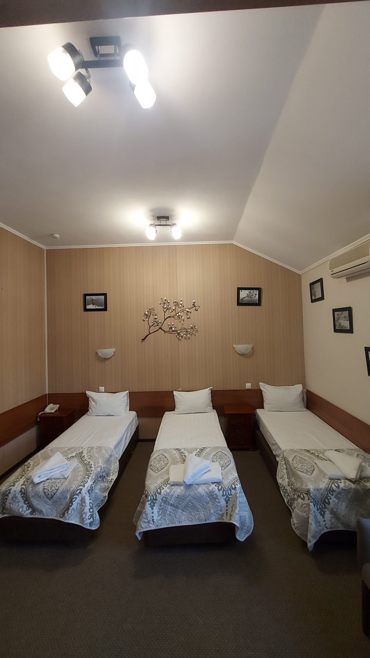 Полулюкс, Гостиница Континенталь