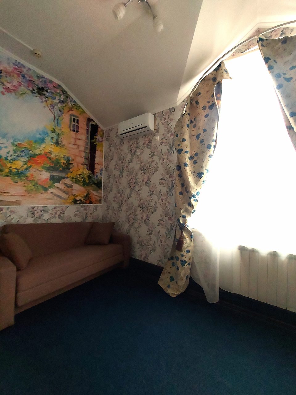 Полулюкс, Гостиница Континенталь