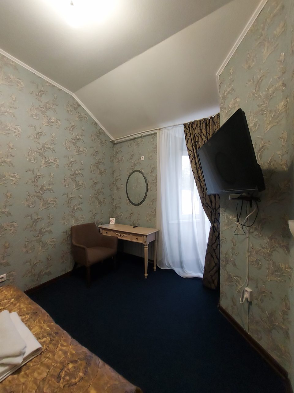 Полулюкс, Гостиница Континенталь