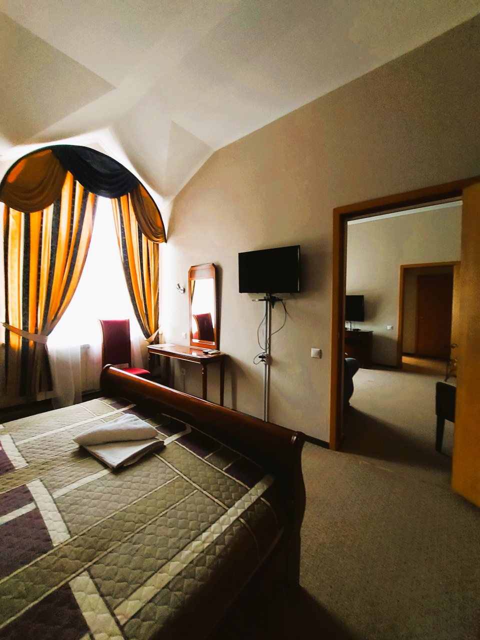 Люкс, Гостиница Континенталь