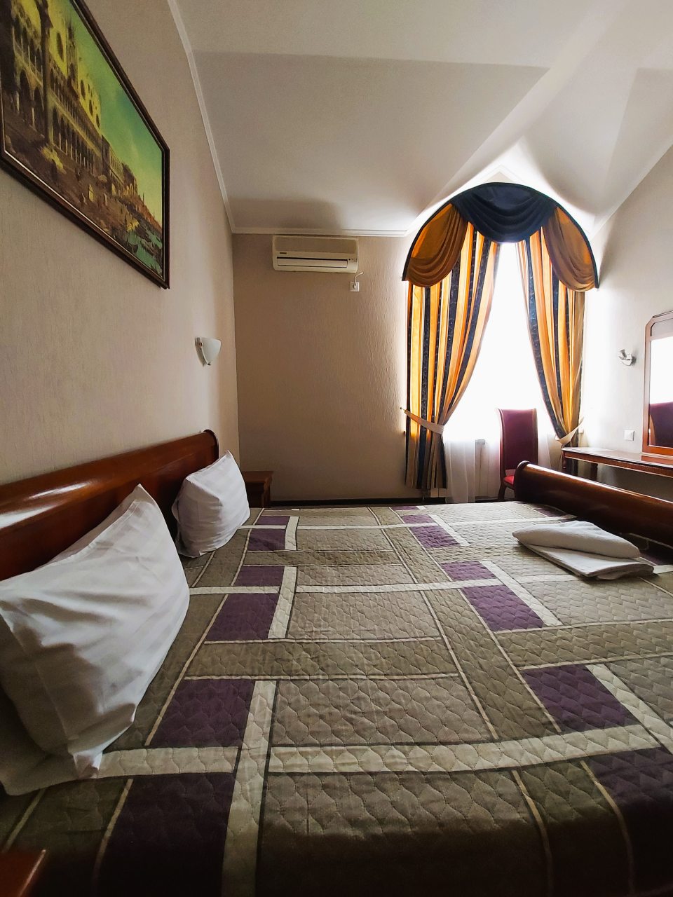 Люкс, Гостиница Континенталь