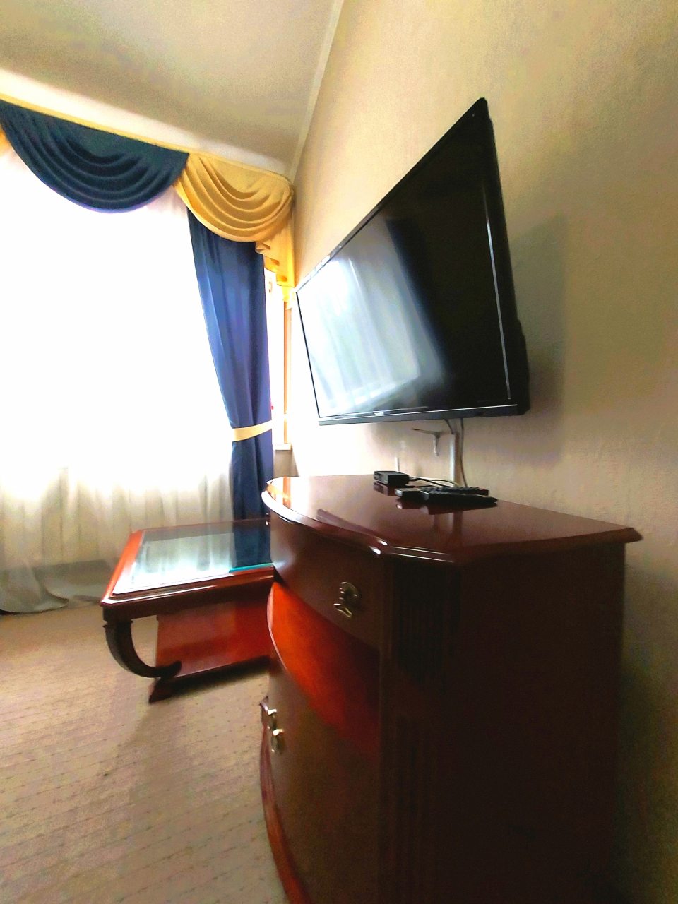 Люкс, Гостиница Континенталь