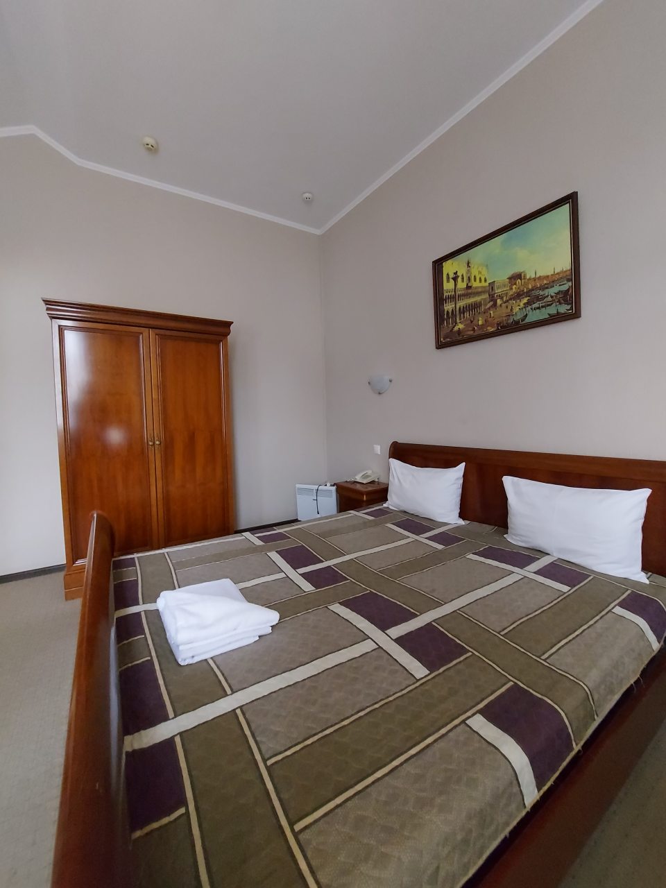 Люкс, Гостиница Континенталь