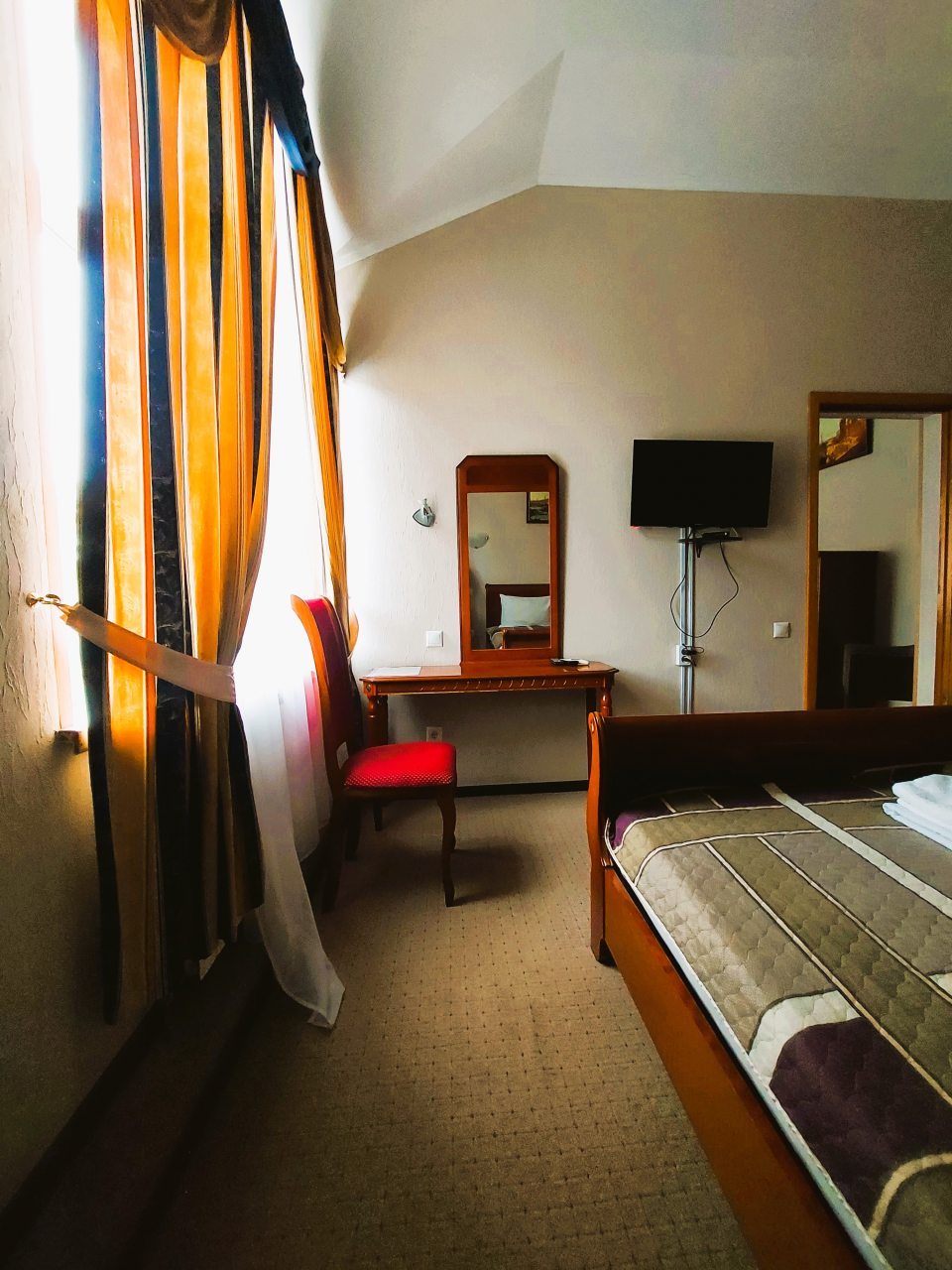 Люкс, Гостиница Континенталь