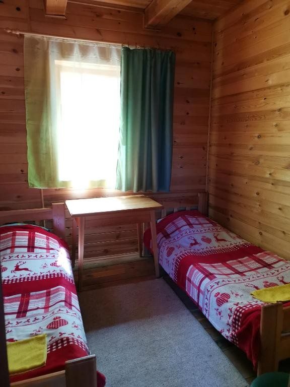 Двухместный (Двухместный номер с 2 отдельными кроватями и общим туалетом) гостевого дома Ковчег Байкала, Сахюрта