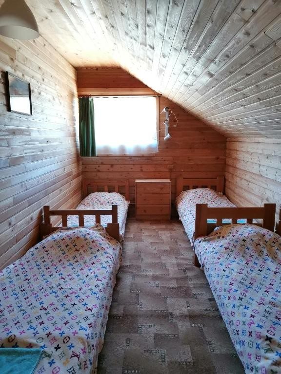 Четырехместный (Четырехместный номер с общей ванной комнатой) гостевого дома Ковчег Байкала, Сахюрта
