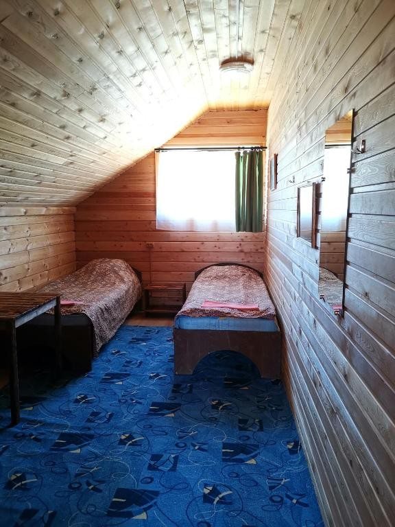 Трехместный (Трехместный номер с общей ванной комнатой) гостевого дома Ковчег Байкала, Сахюрта