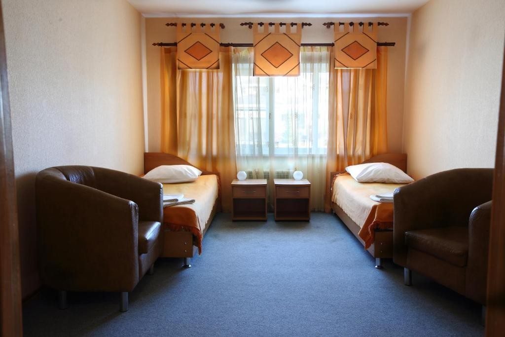 Двухместный (Стандартный двухместный номер с 2 отдельными кроватями и общей ванной комнатой) гостиницы Визит, Саров