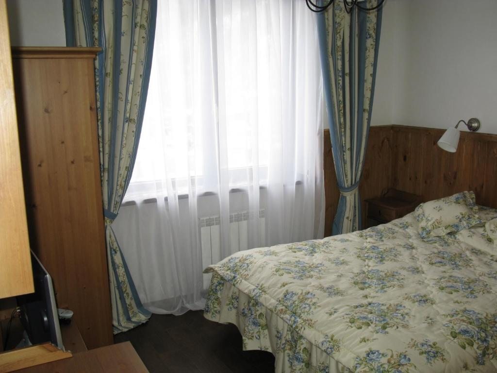 Апартаменты (Апартаменты с 3 спальнями (для 6 взрослых)) апарт-отеля Дом Шалле Березовая, Красная Поляна